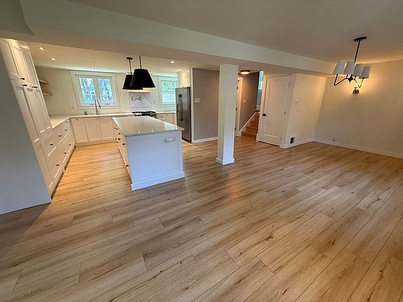 3rd image of 1215 Priscilla Ln