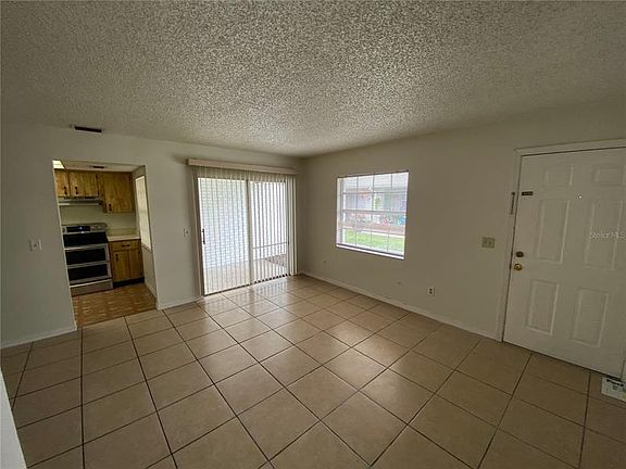 3rd image of 3251 Bloomingdale Villas Ct
