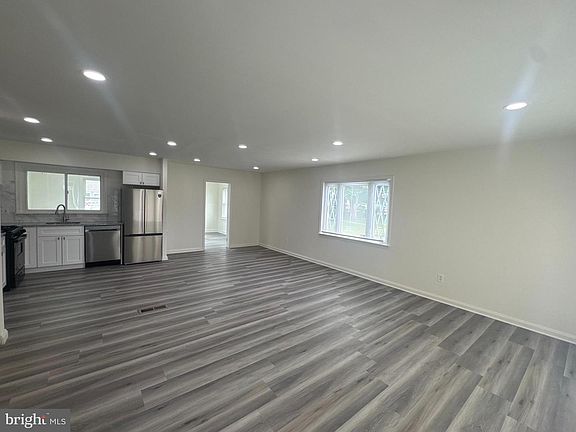 4th image of 1028 Hartmont Rd