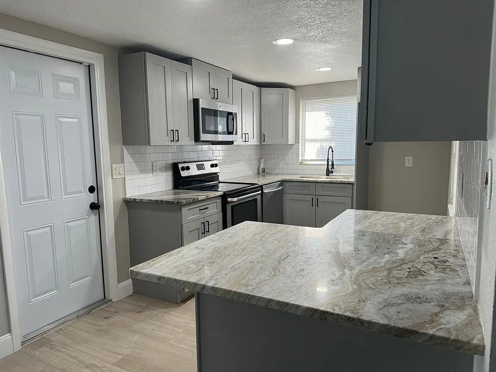 3 bed, 2.0 bath, 1278 sqft, $2,350 — Photo 3
