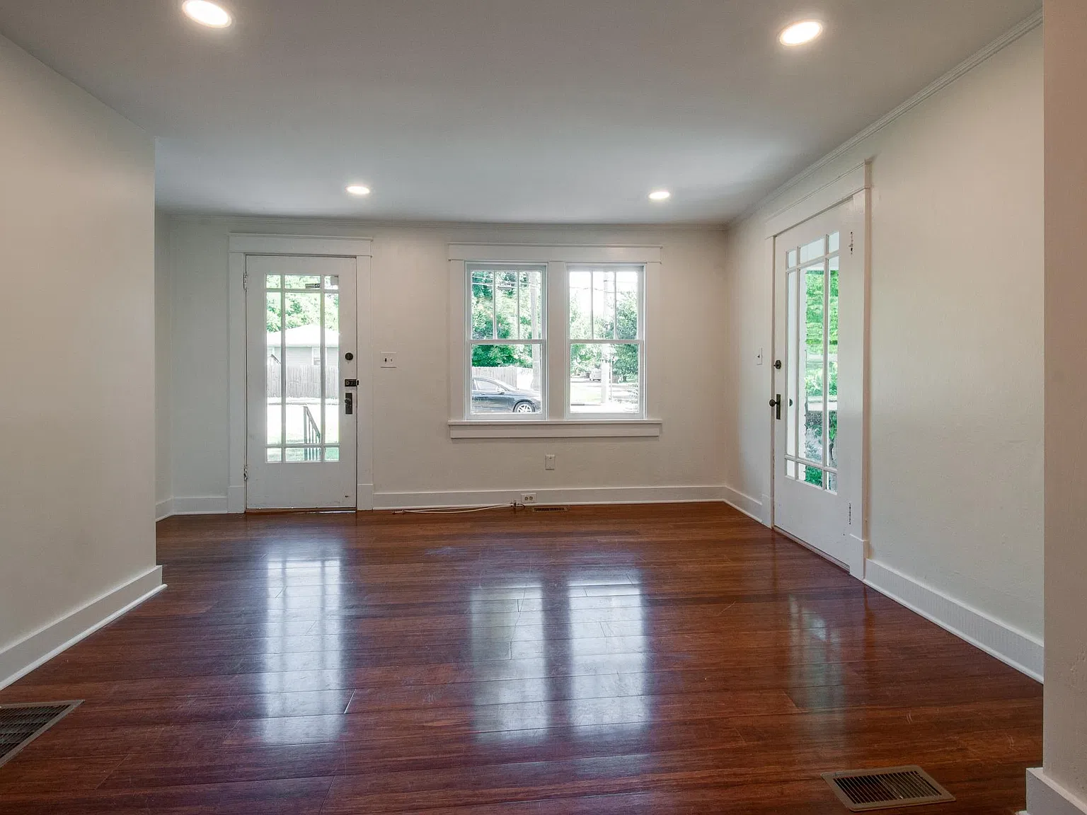918 W Greenwood Ave — Photo 3