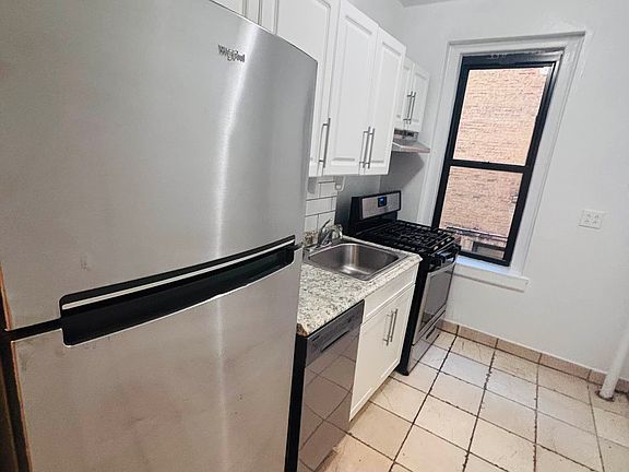 4th image of 25 Cooper St APT 2C