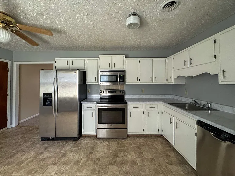 987 Lisa Ave — Photo 7