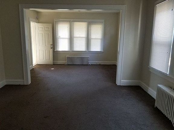 3rd image of 828 S Martin Luther King Jr Ave