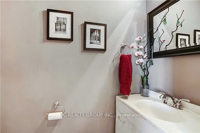 980 Lillian St — Photo 3