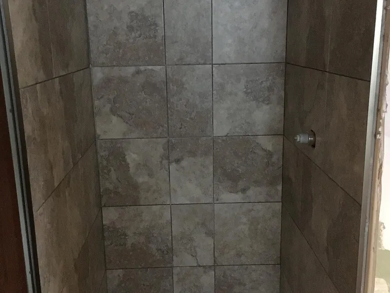 140 Winspear Ave — Photo 5