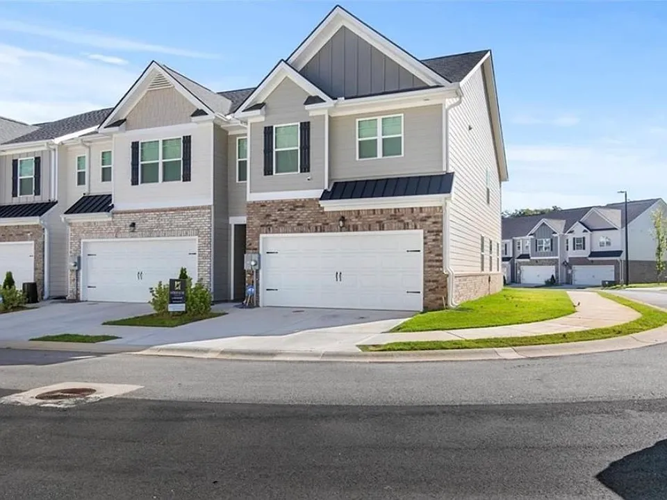 179 Hampton Cir #179