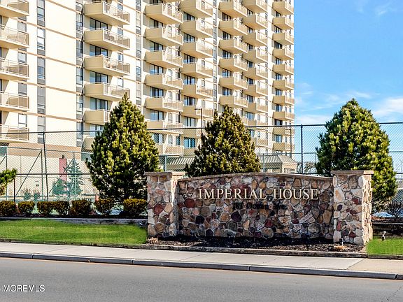4th image of 787 Ocean Avenue N #909
