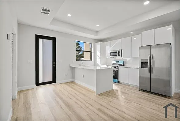 2 bed, 1032 sqft, $1,675 — Photo 3