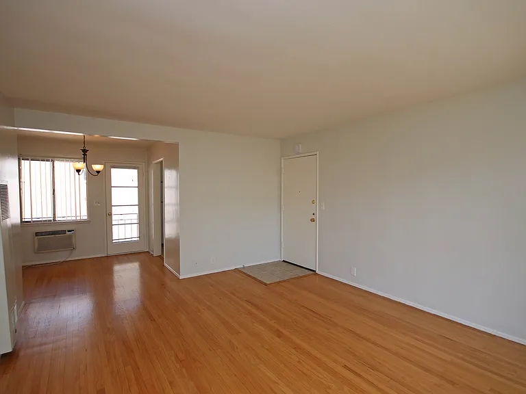 343 S Madison Ave #4 — Photo 4