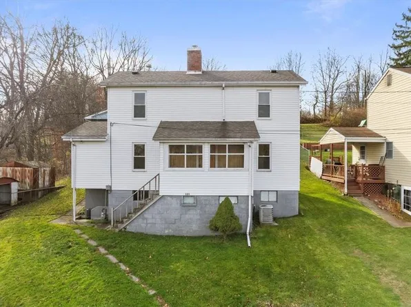 323 Juniper Ln, Tarentum, PA 15084