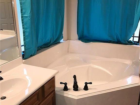 5th image of 1100 Crested Point Ct