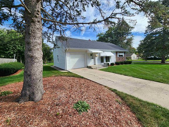 3rd image of 322 Hunter Ave
