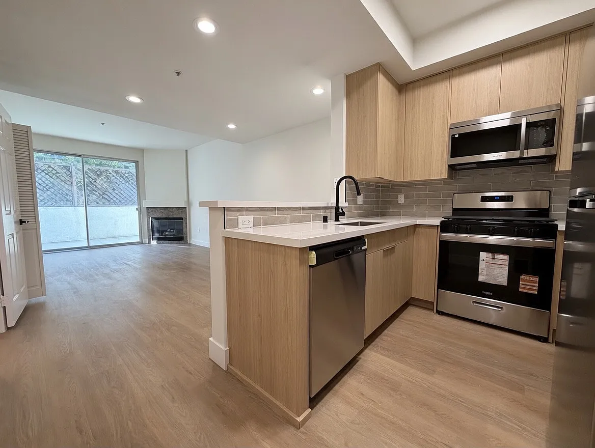 2 bed, 2.5 bath, 1042 sqft, $3,495 — Photo 1