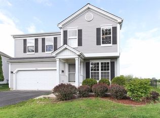 725 Fairview Ln, South Elgin, IL 60177