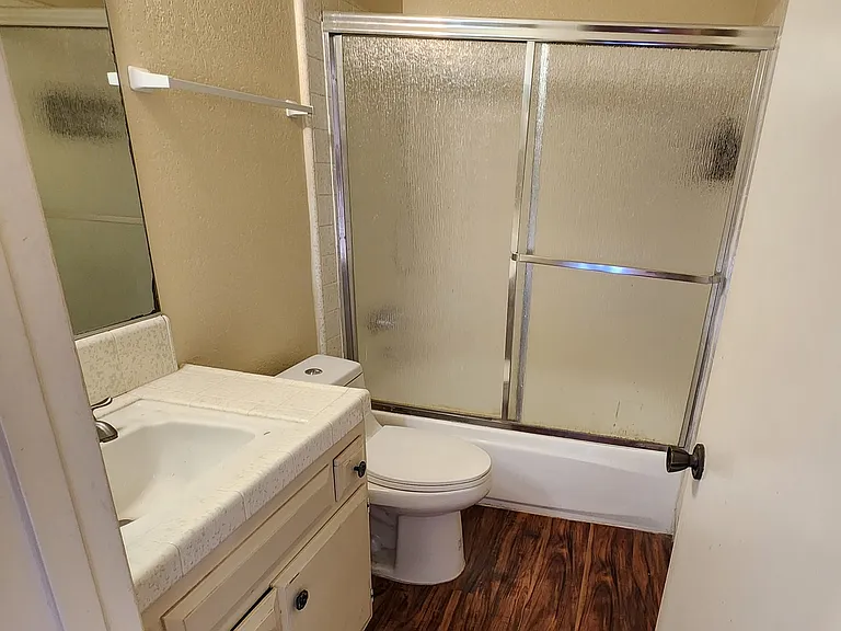 The Main Full Bathroom