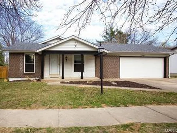 2506 Pheasant Run Dr, Maryland Heights, MO 63043