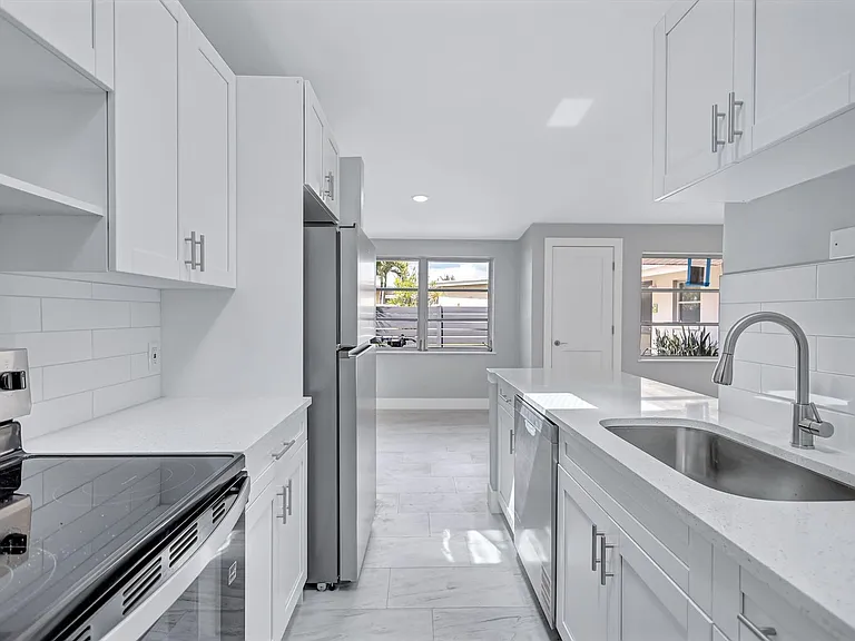 325 Capri Blvd — Photo 12