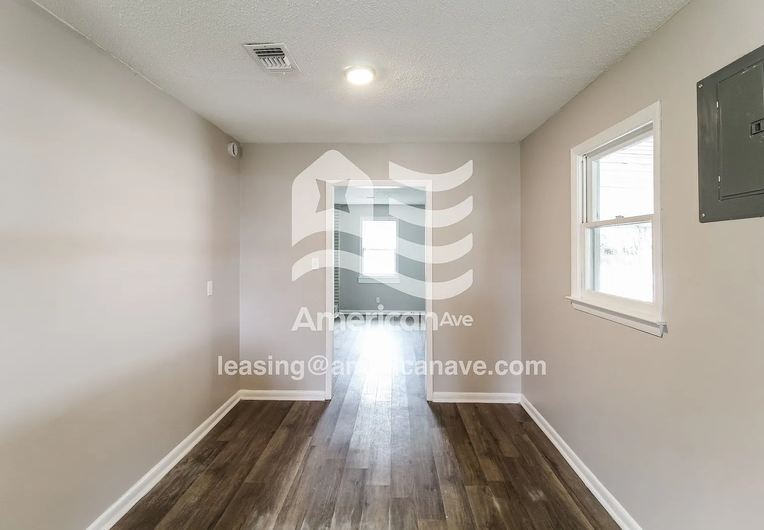 3 bed, 1.0 bath, 1214 sqft, $1,345 — Photo 2