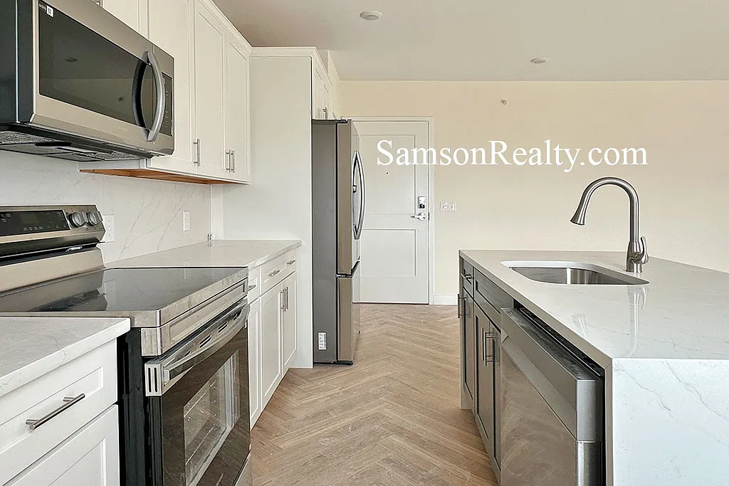 1 bed, 1.5 bath, 724 sqft, $2,450 — Photo 2