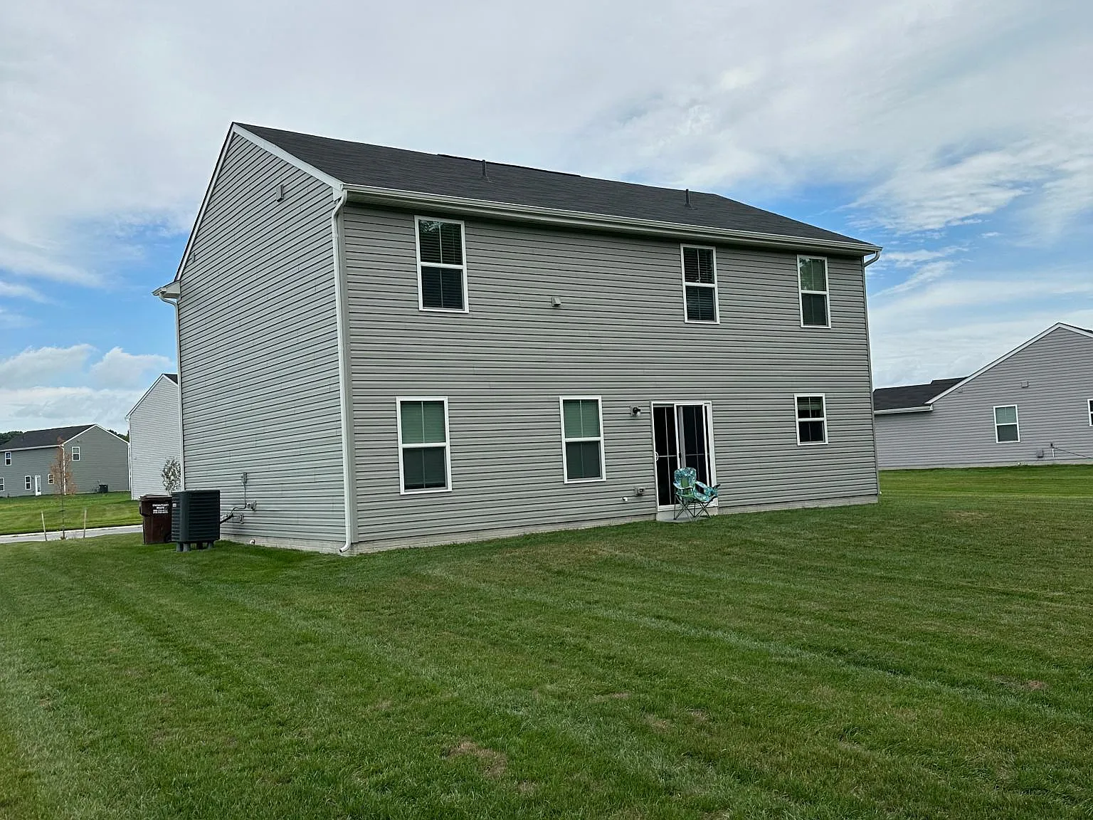 4 bed, 2203 sqft, $2,600 — Photo 2