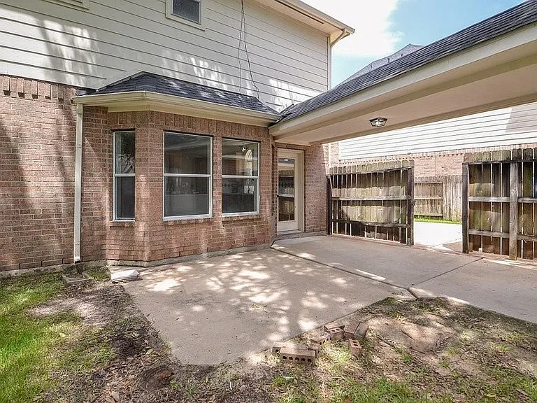 2515 Lansing Cir — Photo 48