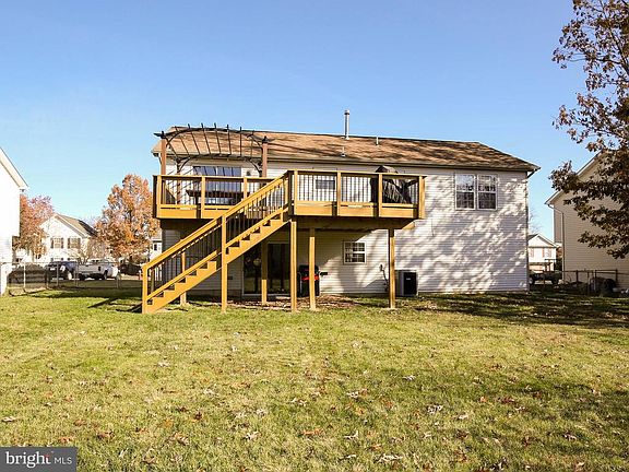 5th image of 350 Montgomery Cir