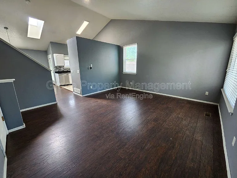 327 W 116th Pl — Photo 2