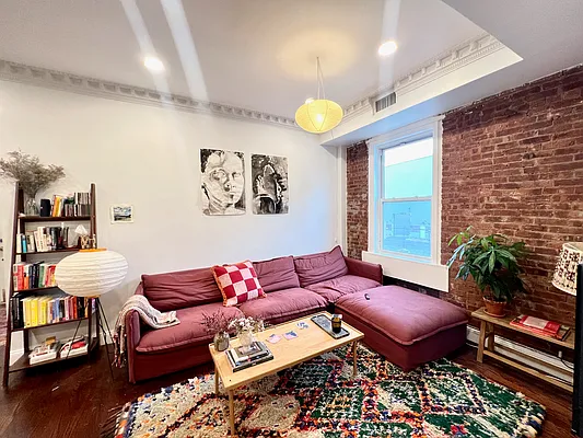 Rented by Mae Equities | media 1