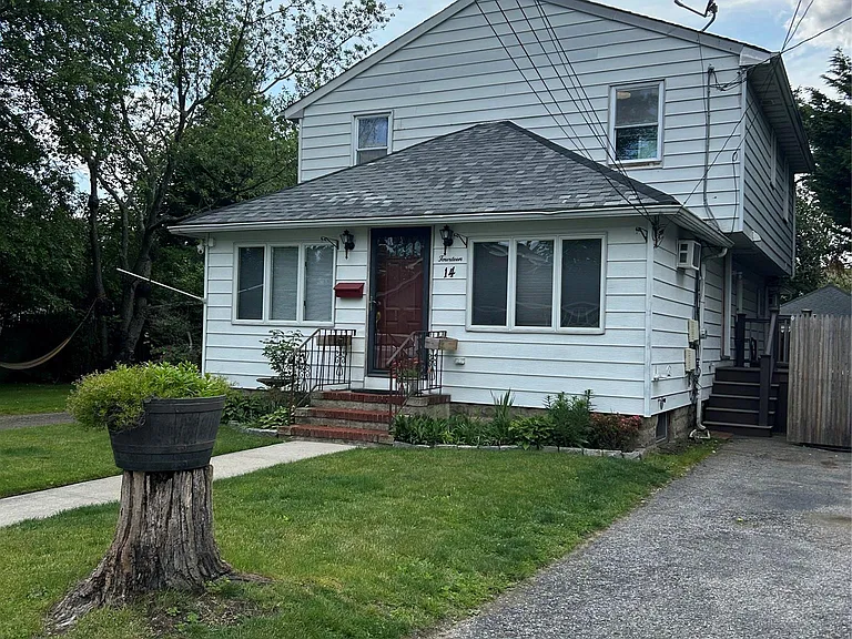 14 Walnut Ave E — Photo 1