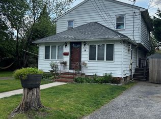 14 Walnut Ave E, Farmingdale, NY 11735