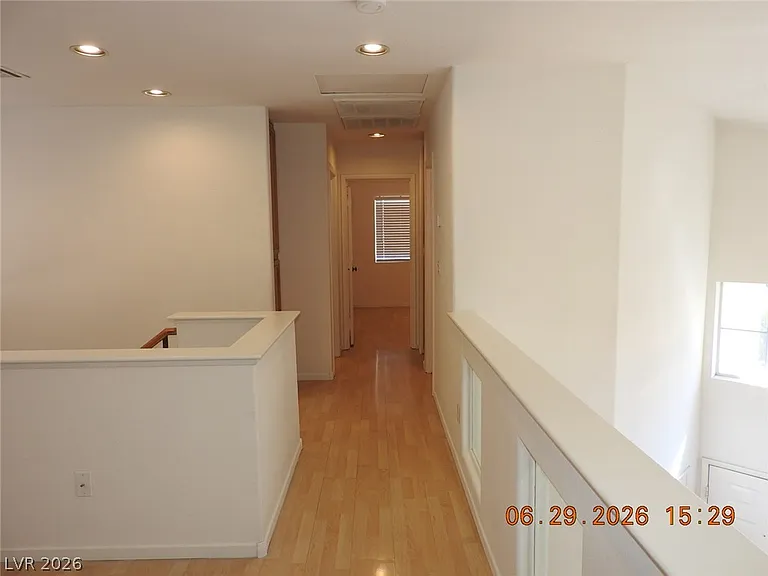 742 Endicott Ct — Photo 29