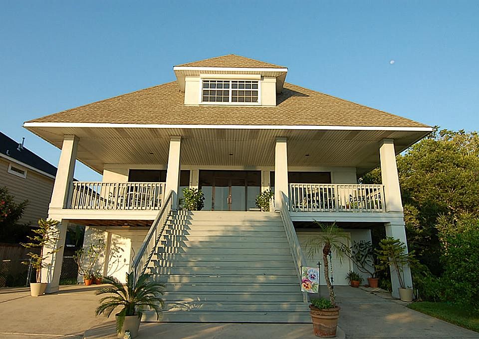 1st image of 3342 Miramar Dr