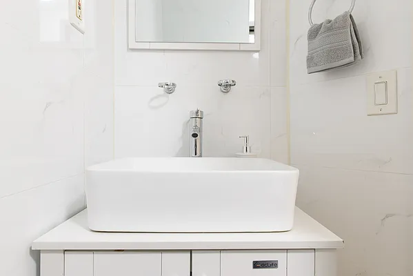 Rented by ER (DO NOT USE) | media 40