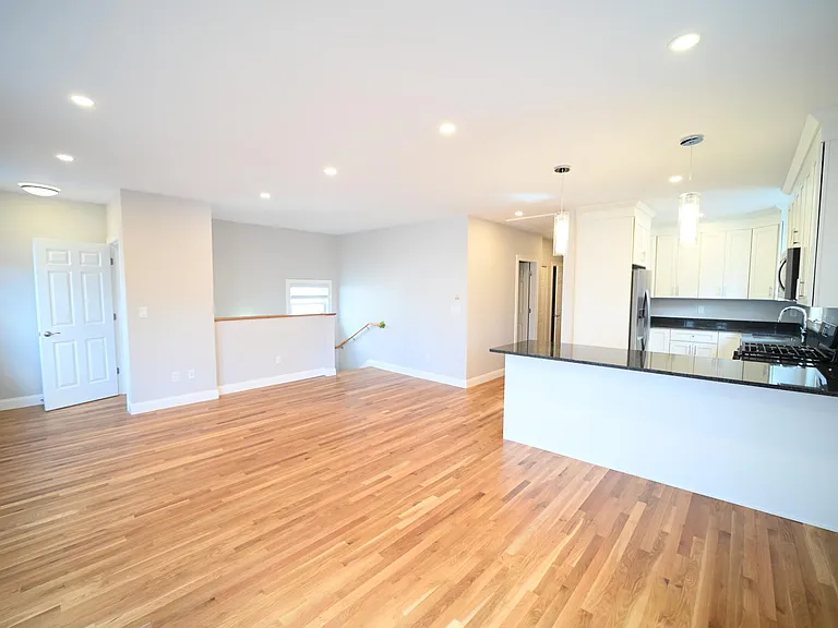 19 Roberts St #3 — Photo 12