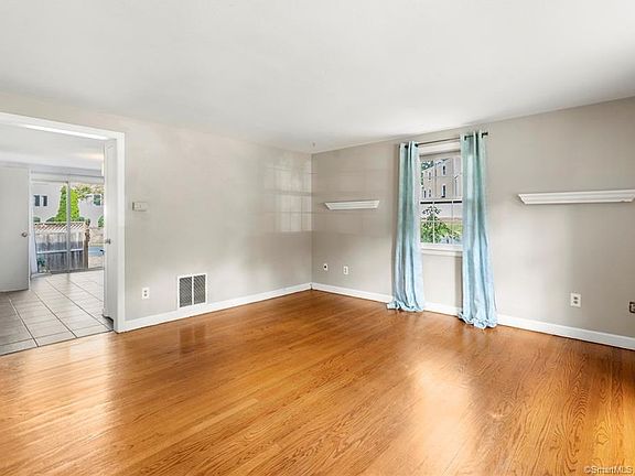 5th image of 9 Gayfeather Ln #9