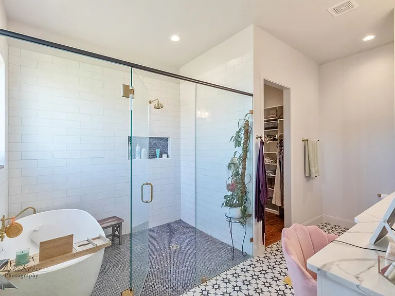 233 Calumet St — Photo 31
