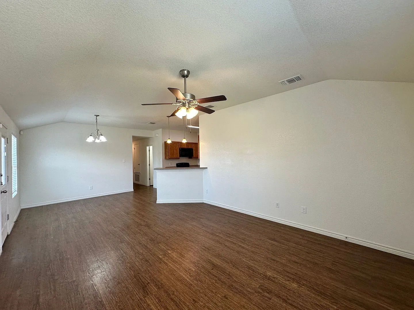 901 Lasso Dr — Photo 4