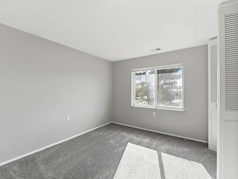Pin Oak Manor Apartments — Photo 17