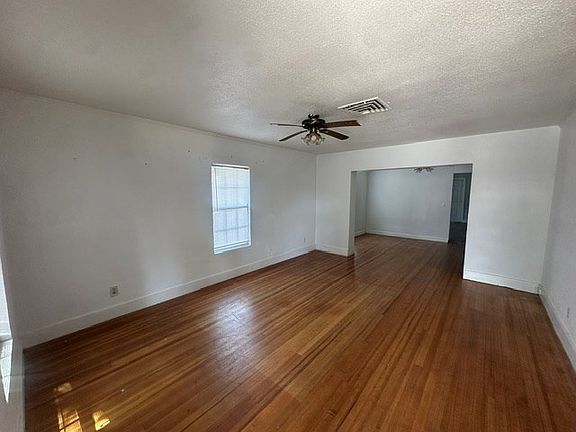 2nd image of 1322 N Lincoln Ave