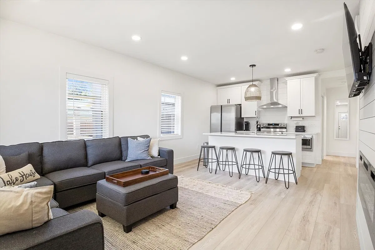 3 bed, $2,650 — Photo 1