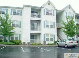 1733 Waterford Dr #1733, Edison, NJ 08817