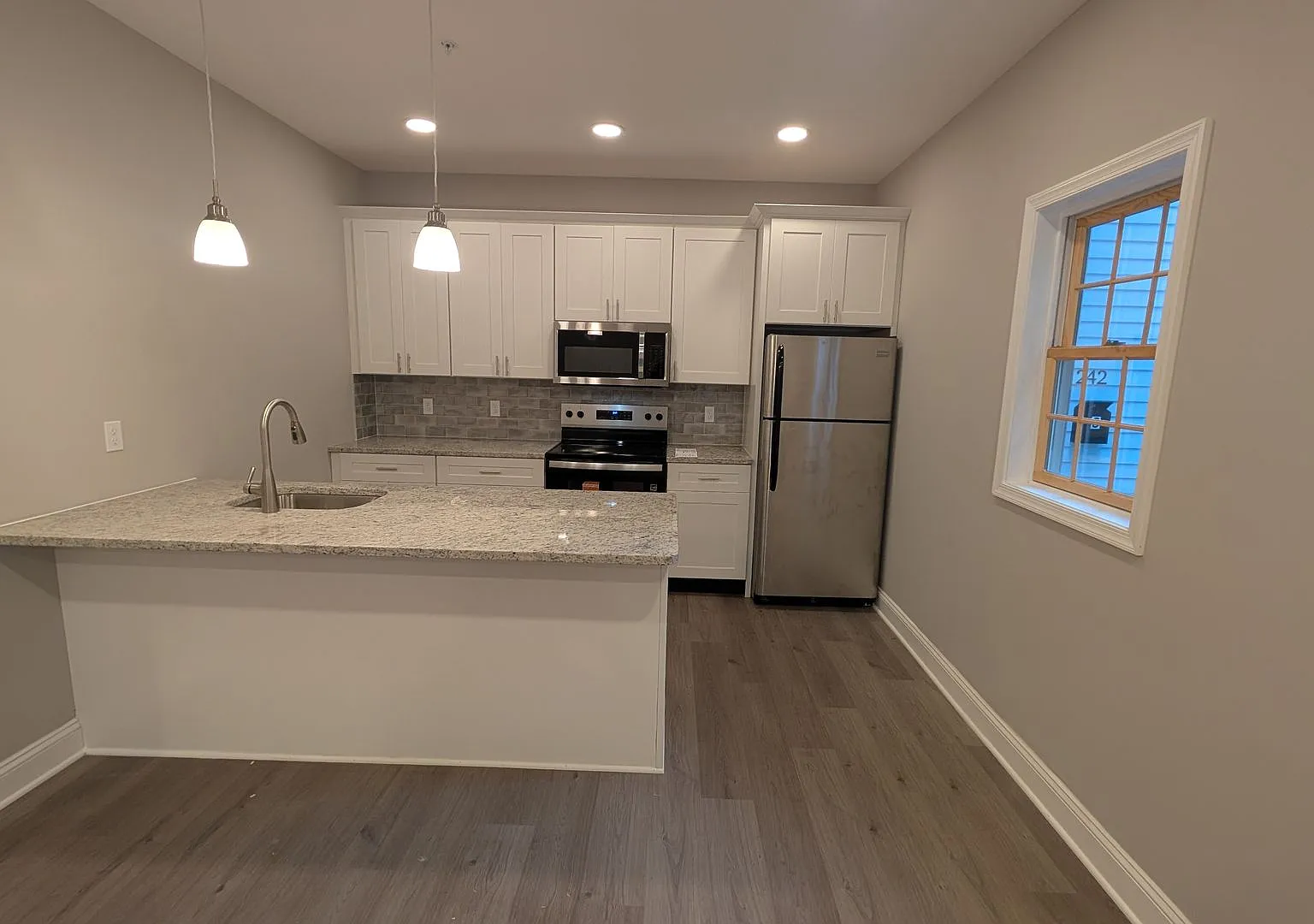 241 E. Market St — Photo 4