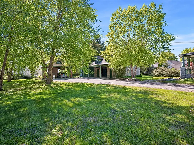 416 E Athens Ave — Photo 4