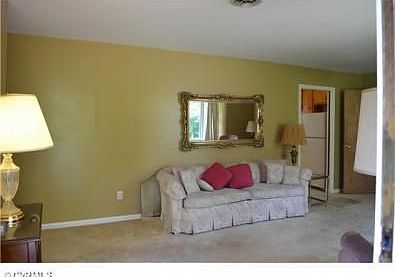 3rd image of 8200 Oak St
