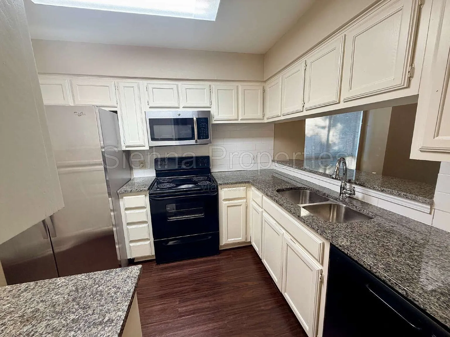 2 bed, 2.0 bath, 1002 sqft, $1,850 — Photo 2