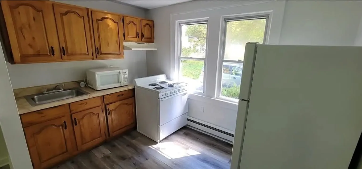1 bed, $1,000 — Photo 1