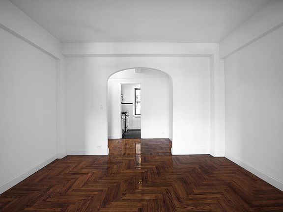 4th image of 245 E 11th St APT 4G