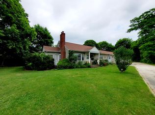 4 Depot Rd, Speonk, NY 11972