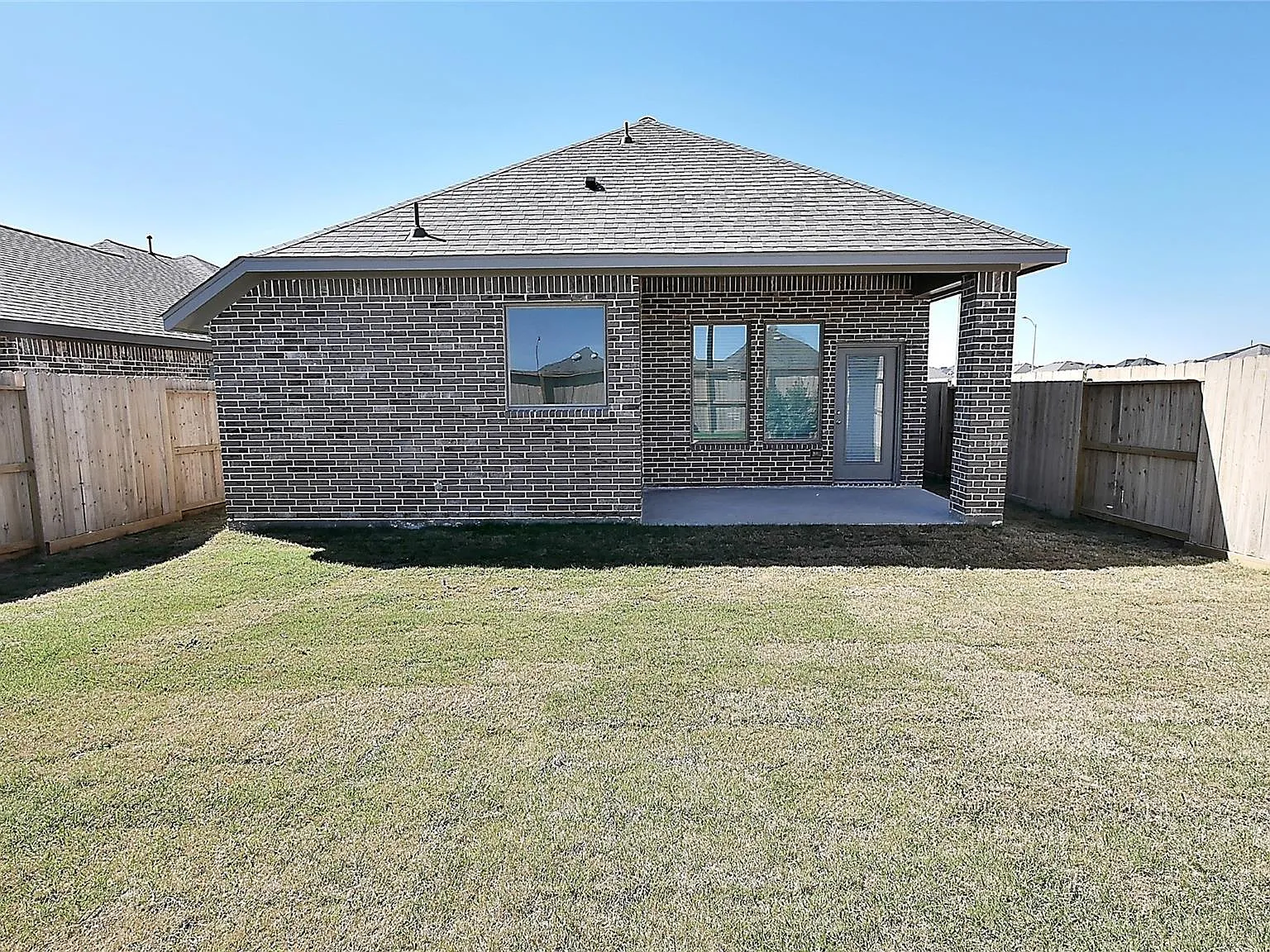 3 bed, 2.0 bath, 1650 sqft, $2,395 — Photo 2